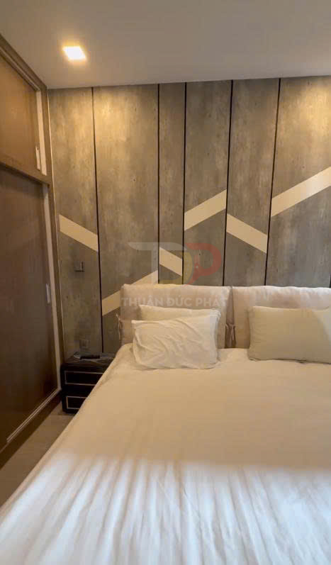 Cho thuê căn hộ Vinhomes Golden River Aqua 1 2 phòng ngủ full nội thất view trực diện sông và Bitexco giá 34 triệu